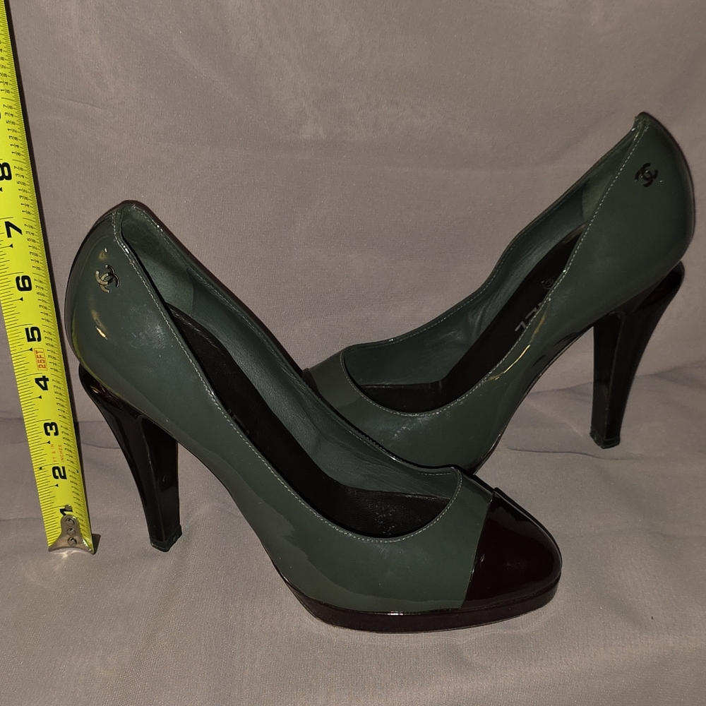 CHANEL Grey and Burgundy / Brown Patent Leather Cap-Toe Heels - Picture 7 of 9
